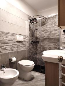 Ένα μπάνιο στο Suite GuestHouse a pochi passi dal mare