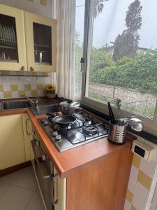 Cucina o angolo cottura di Enjoy Home Sorrento