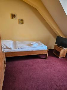 Letto o letti in una camera di Hotel Barbarossa