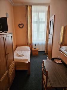Letto o letti in una camera di Hotel Barbarossa