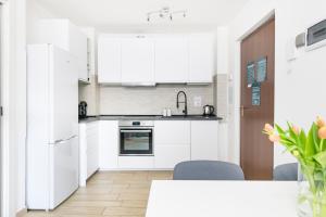 A kitchen or kitchenette at Easylife - Comodo trilocale in Porta Romana