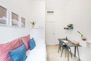 A seating area at Easylife - Comodo trilocale in Porta Romana