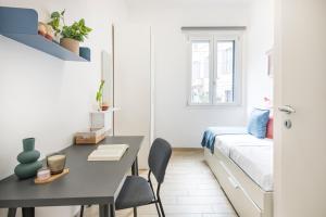 A bed or beds in a room at Easylife - Comodo trilocale in Porta Romana