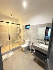 Ένα μπάνιο στο Sunset Villa