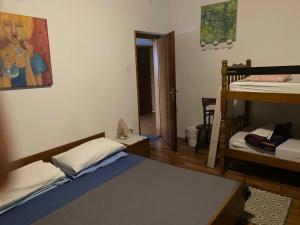 Postel nebo postele na pokoji v ubytování B&B LOKEV Sezana
