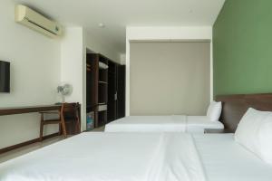 Giường trong phòng chung tại COCO Tuan Chau Hotel