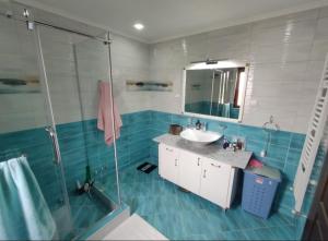 Bilik mandi di Village House Gracac