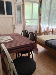 Postel nebo postele na pokoji v ubytování Kumborski Ribar