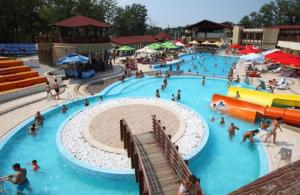 a group of people in a pool at a water park at Prenoćište SILVER LUX Srebrno Jezero 13 in Veliko Gradište