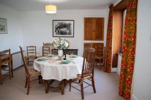 Χώρος καθιστικού στο Garnllys Farmhouse Fishguard +23 φωτογραφίες