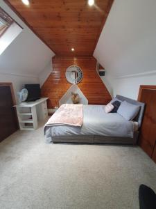 Ένα ή περισσότερα κρεβάτια σε δωμάτιο στο Private Double Room in Cardiff
