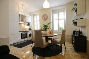 Una cocina o kitchenette en Apartment Jasna