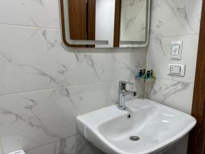 Un baño de Prince Of Pyramids View Inn