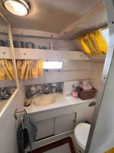 Kuchyň nebo kuchyňský kout v ubytování boat home Cannes Festival