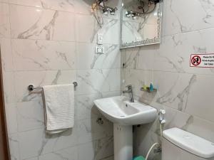 Un baño de Prince Of Pyramids View Inn