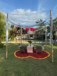 Gallery image of Wake up to the Sea of Bali Beachfront luxury plus in Tegallengah