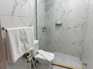 Un baño de Prince Of Pyramids View Inn