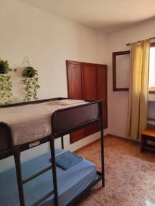 Łóżko lub łóżka w pokoju w obiekcie Banana Surf House