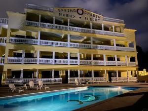 Басейн в Spring Garden Mobay Resort або поблизу
