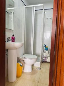 Habitación Privada May con balcon的一间浴室