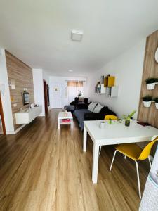 Habitación Privada May con balcon客房内的一张或多张床位