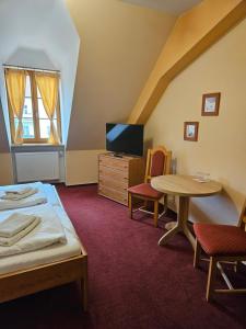 Letto o letti in una camera di Hotel Barbarossa