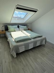 Katil atau katil-katil dalam bilik di Gemütliche Wohnung bei Bad Waldsee mit Balkon
