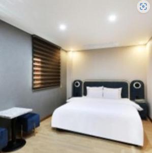Postel nebo postele na pokoji v ubytování Kaiser hotel