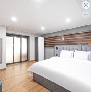 Postel nebo postele na pokoji v ubytování Kaiser hotel