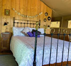 Postel nebo postele na pokoji v ubytování Domus Olea Glamping