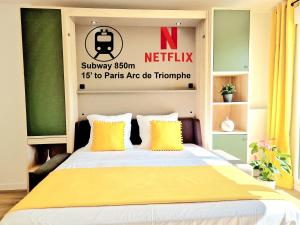 Кровать или кровати в номере Stylish Stay Near Paris - 850m to Subway RER A - Netflix T1-4P
