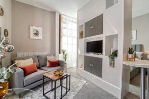 Un televizor și/sau centru de divertisment la WhiskAwayStays - Shaw Street - Apartment 3