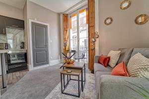 O bucătărie sau chicinetă la WhiskAwayStays - Shaw Street - Apartment 3 +9 fotografii