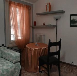 a room with a table and a chair and a window at B&B Ca' dla Marti in Lugo