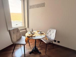 Gritti Palace Morcote - Waterfront studio with panoramic lake views - Fiordaliso的休息区