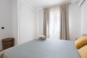 Un pat sau paturi într-o cameră la Casa del sol - la Zenia +26 fotografii