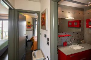A bathroom at HIsun 4 Seasons Seaside Luxurious Maisonette