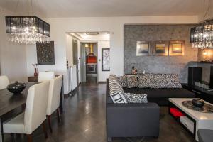 Posedenie v ubytovaní HIsun 4 Seasons Seaside Luxurious Maisonette