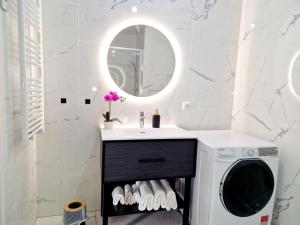 Ванная комната в Stylish Stay Near Paris - 850m to Subway RER A - Netflix T1-4P