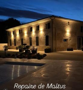 Afbeelding uit fotogalerij van La Salargue - le Repaire de Maltus "Gîtes & Spa" in Lussac