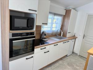 a kitchen with a microwave oven and a sink at Studio L'Essentiel in Istres