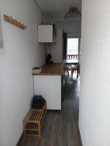 Appartement chaleureux.的厨房或小厨房