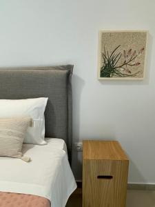 Posteľ alebo postele v izbe v ubytovaní mosaic art apartment in plaka