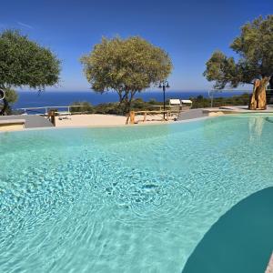 Bazén v ubytování Hotel Pranos Turismo Rurale Cala Gonone nebo v jeho okolí
