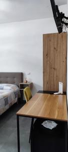 a room with a bed and a table in a room at B&b S'Erbei Niedda Guesthouse in Seùlo