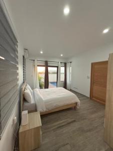 Ένα ή περισσότερα κρεβάτια σε δωμάτιο στο Sunset Villa +17 φωτογραφίες