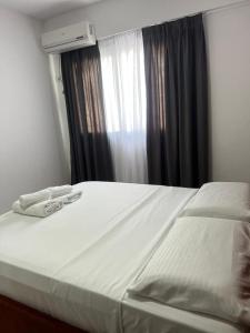 Postel nebo postele na pokoji v ubytování Apartamente Antoni Shengjin