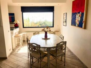 Ảnh trong thư viện ảnh của Confortable Villa en bord de Mer avec piscine ở Bandol