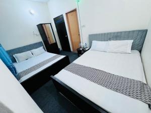 Postel nebo postele na pokoji v ubytování Hotel Ebraj Sylhet