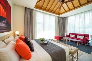 Χώρος καθιστικού στο Teak 5 Bedroom Luxurious Pool Villa Bangtao Beach +49 φωτογραφίες